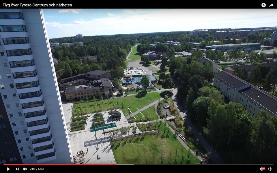 Flyg över Tyresö Centrum och närheten.